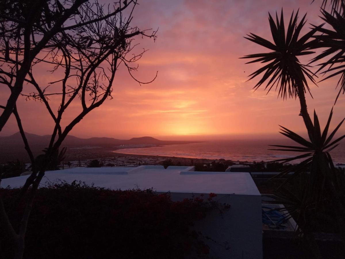 Beautiful Small Bungalow, Amazing Views And Garden Famara Ngoại thất bức ảnh