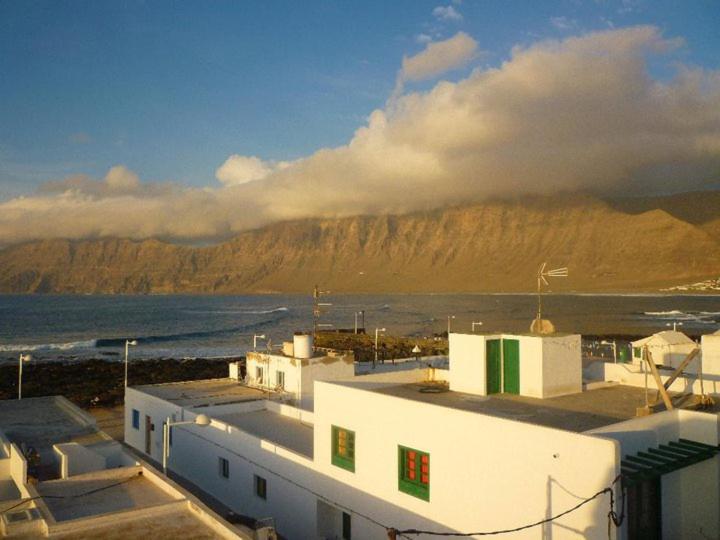 Beautiful Small Bungalow, Amazing Views And Garden Famara Ngoại thất bức ảnh