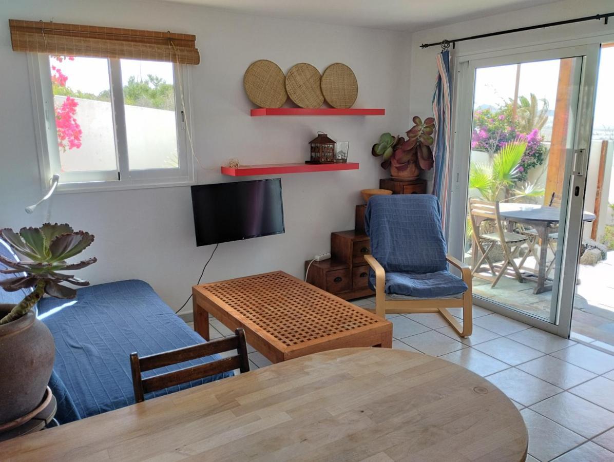 Beautiful Small Bungalow, Amazing Views And Garden Famara Ngoại thất bức ảnh