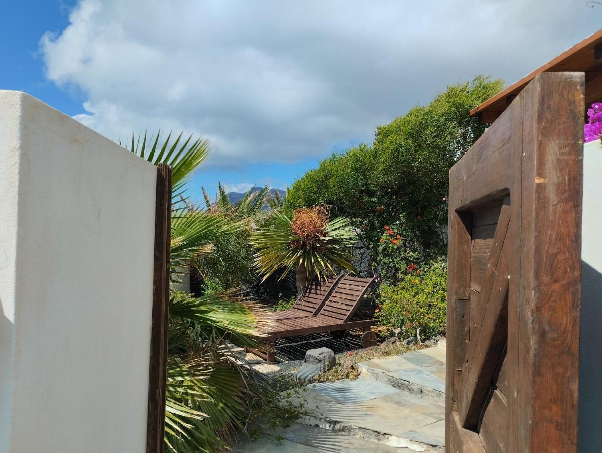 Beautiful Small Bungalow, Amazing Views And Garden Famara Ngoại thất bức ảnh