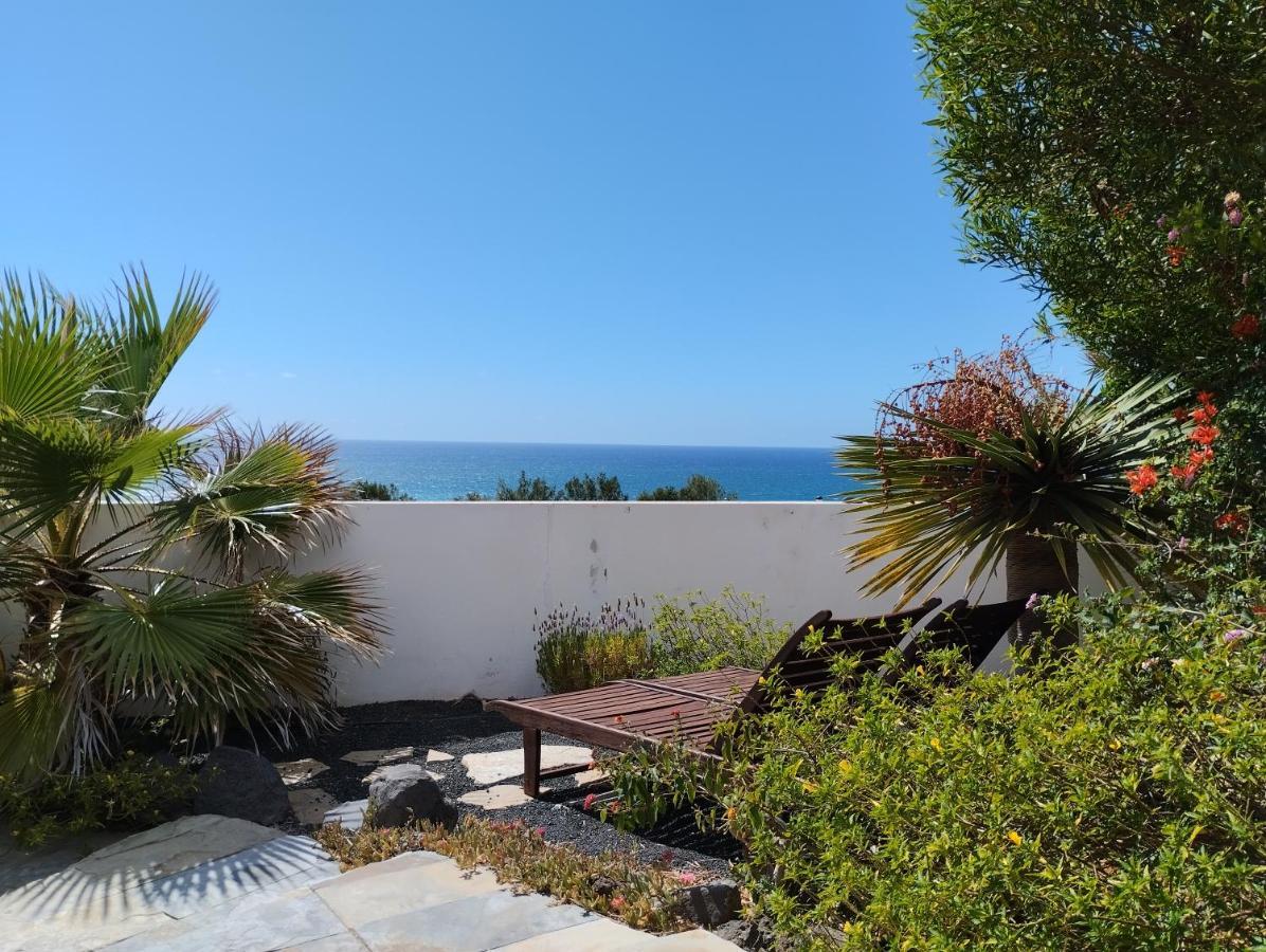 Beautiful Small Bungalow, Amazing Views And Garden Famara Ngoại thất bức ảnh