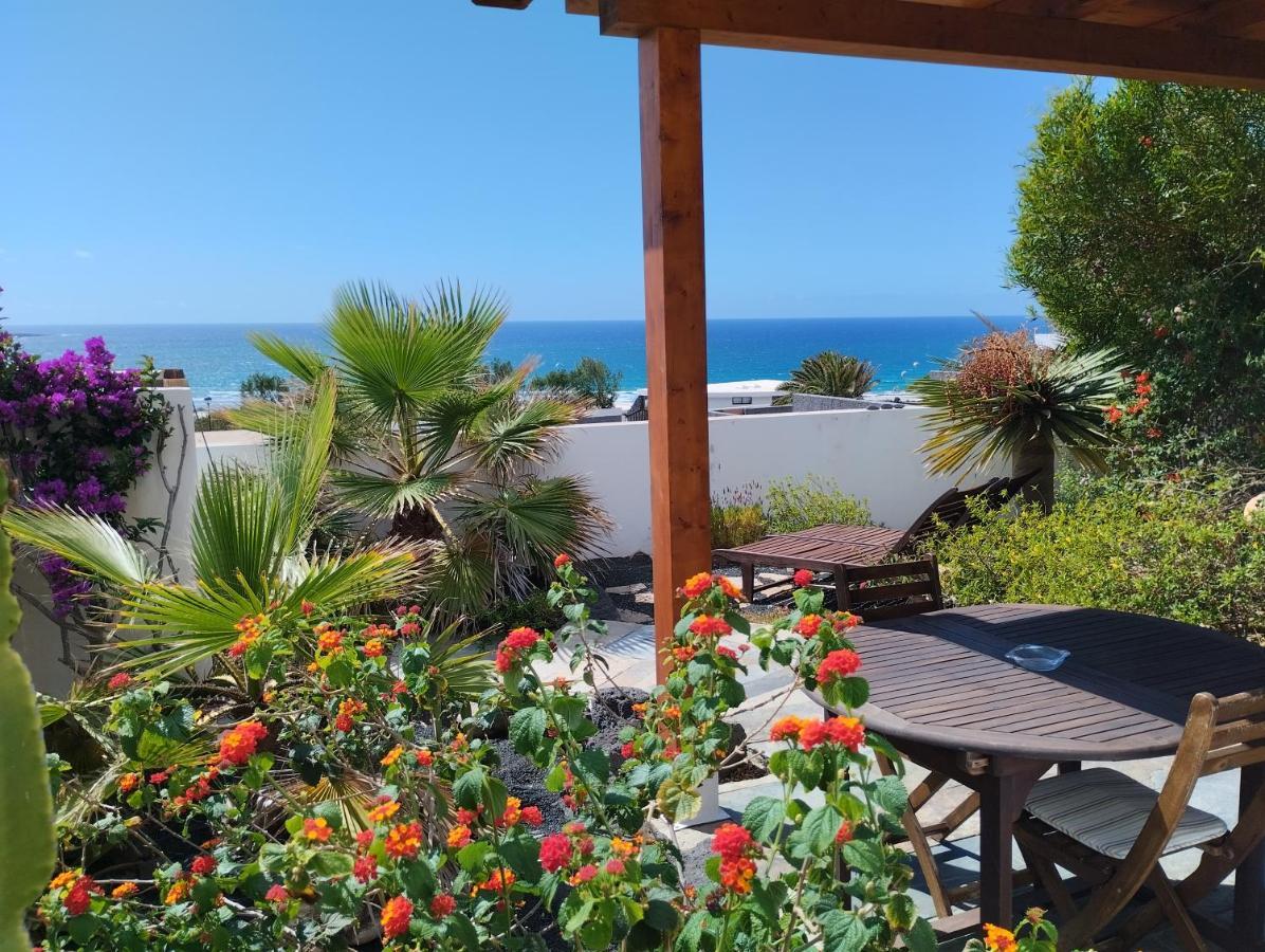 Beautiful Small Bungalow, Amazing Views And Garden Famara Ngoại thất bức ảnh